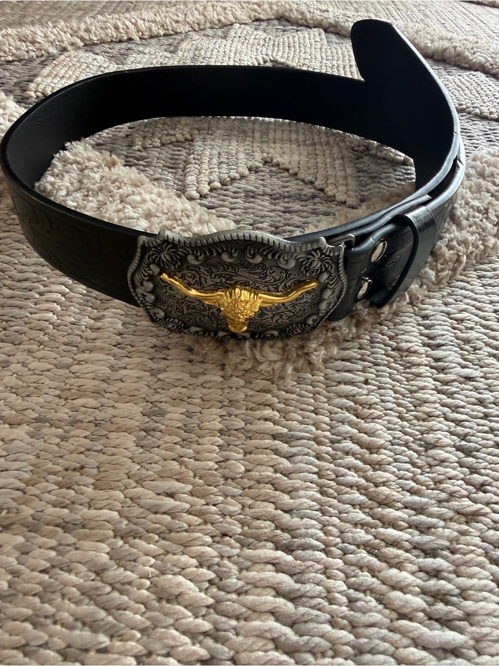 Black Leather Men's Belt with Decorative Gold Longhorn Buckle